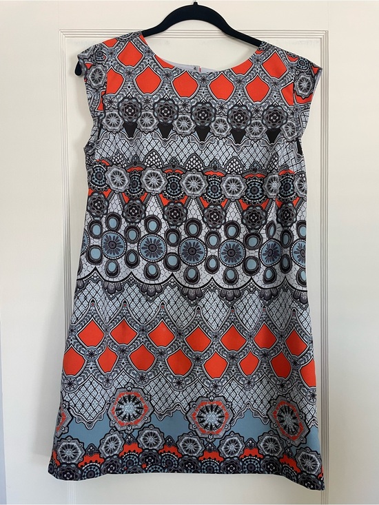 Banana Republic Dresses & Skirts - Sleeveless Geometric Print Shift Dress in Orange & Light Blue